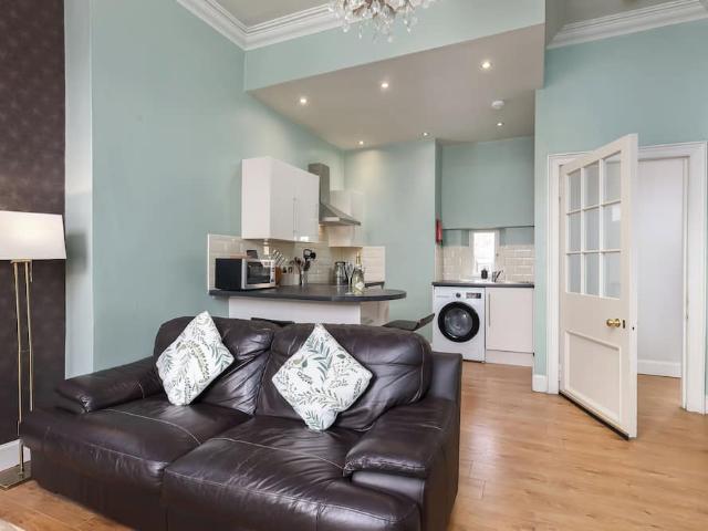City of Edinburgh, EH1 2LN, United Kingdom | 2 bed apartment for rent #166243558 | Rentberry