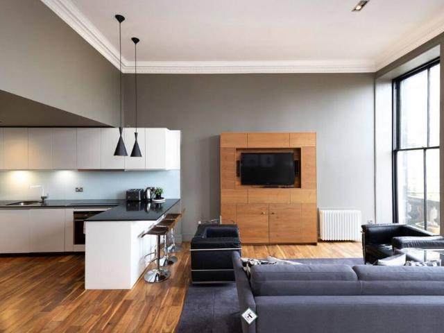 City of Edinburgh, EH1 2LP, United Kingdom | 2 bed apartment for rent #97868637 | Rentberry