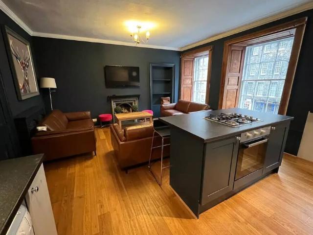 City of Edinburgh, EH1 2PE, United Kingdom | 4 bed apartment for rent #109141290 | Rentberry