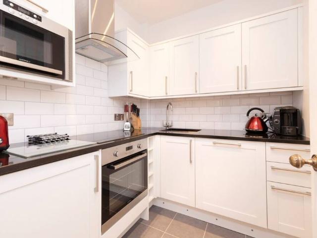 City of Edinburgh, EH1 2PR, United Kingdom | 2 bed apartment for rent #97155599 | Rentberry