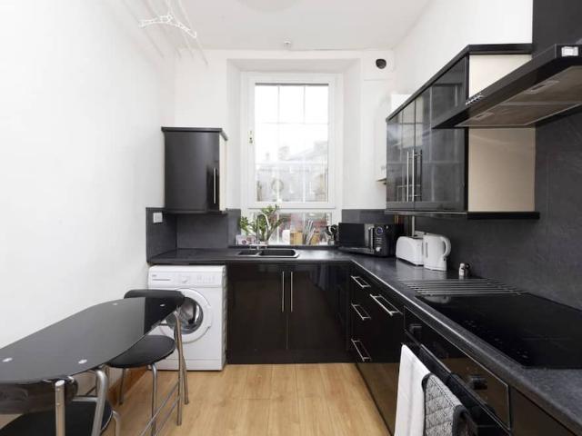 City of Edinburgh, EH1 2QD, United Kingdom | 3 bed apartment for rent #96175004 | Rentberry