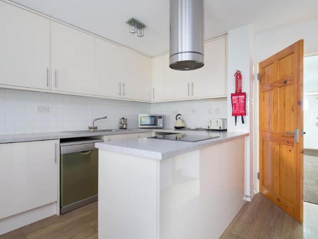 City of Edinburgh, EH1 2RT, United Kingdom | 2 bed apartment for rent #96921467 | Rentberry