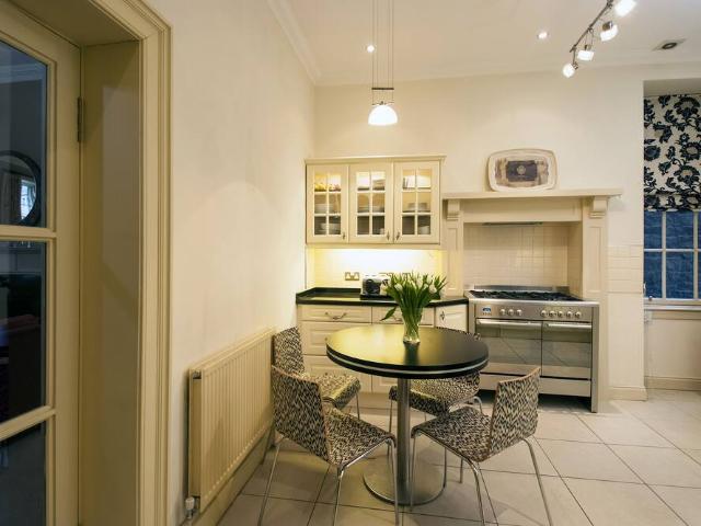 City of Edinburgh, EH2 3BN, United Kingdom | 2 bed townhouse for rent #96524652 | Rentberry