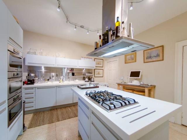 City of Edinburgh, EH2 3BN, United Kingdom | 2 bed townhouse for rent #97854683 | Rentberry