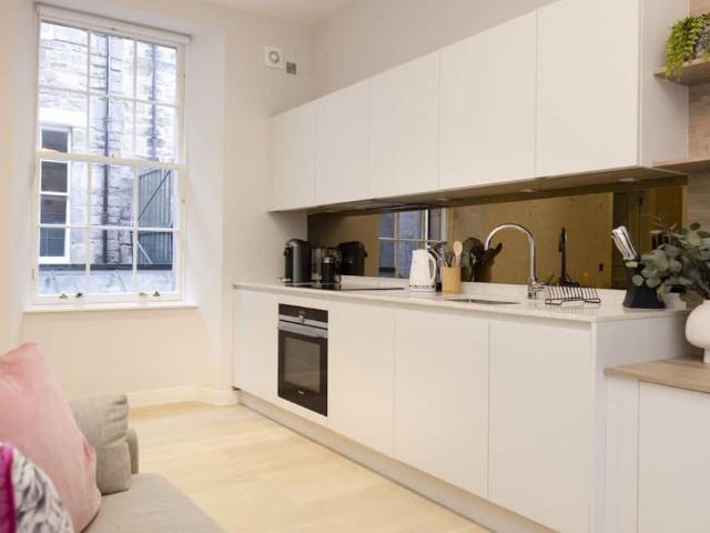 City of Edinburgh, EH2 3JG, United Kingdom | 1 bed apartment for rent #96513051 | Rentberry