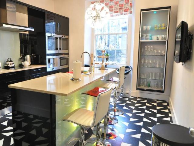 City of Edinburgh, EH2 1JX, United Kingdom | 5 bed apartment for rent #98018309 | Rentberry