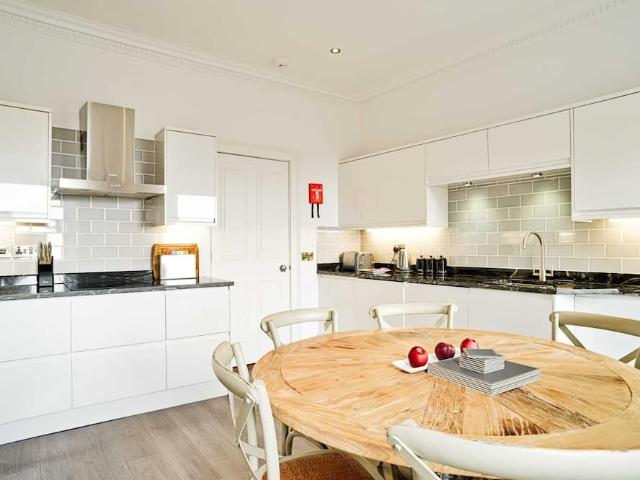 City of Edinburgh, EH2 2HT, United Kingdom | 2 bed apartment for rent #97166323 | Rentberry