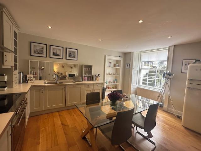 City of Edinburgh, EH2 4PS, United Kingdom | 2 bed apartment for rent #107065735 | Rentberry