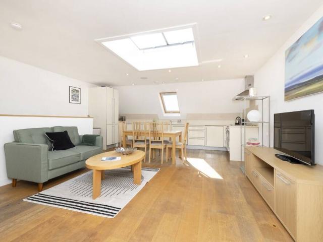 City of Edinburgh, EH3 8ER, United Kingdom | 2 bed apartment for rent #96826097 | Rentberry