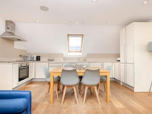 City of Edinburgh, EH3 8ER, United Kingdom | 2 bed apartment for rent #147760519 | Rentberry