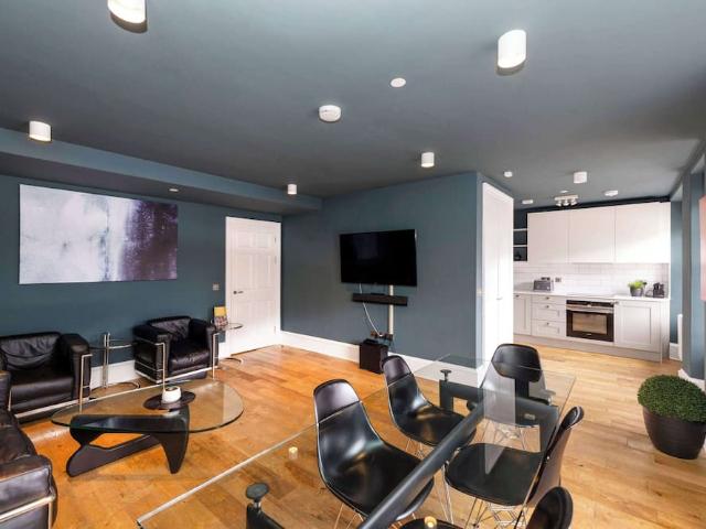 City of Edinburgh, EH3 8JQ, United Kingdom | 2 bed apartment for rent #97865785 | Rentberry