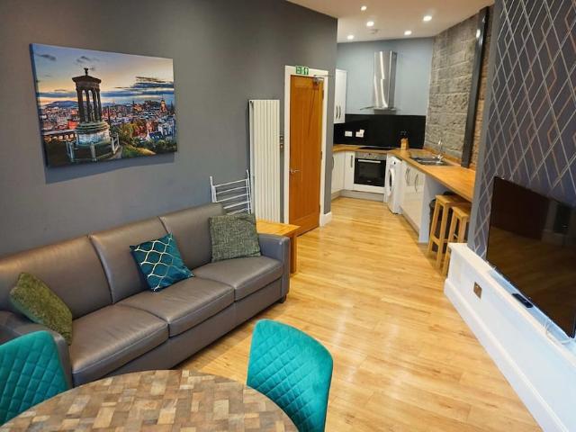 City of Edinburgh, EH3 9AH, United Kingdom | 2 bed apartment for rent #97908246 | Rentberry