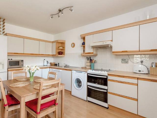City of Edinburgh, EH4 3BA, United Kingdom | 2 bed apartment for rent #95840216 | Rentberry