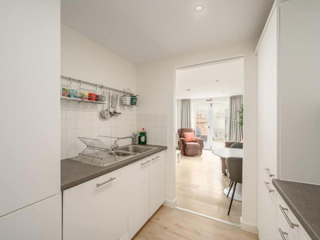 City of Edinburgh, EH4 3BR, United Kingdom | 2 bed apartment for rent #170857175 | Rentberry