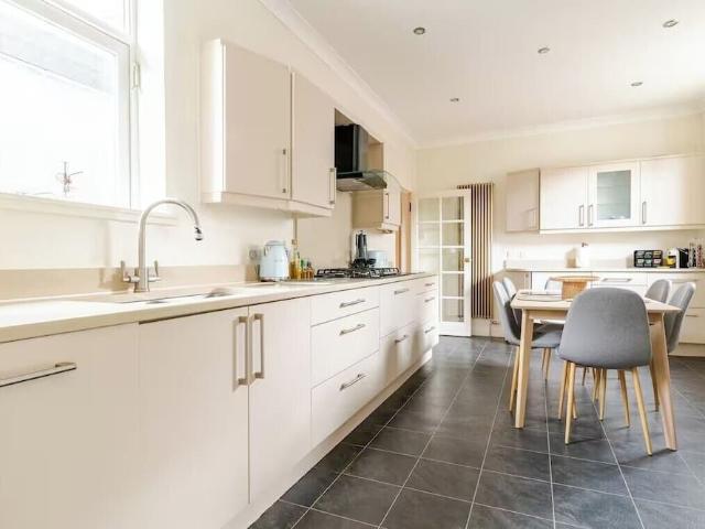 City of Edinburgh, EH4 6LS, United Kingdom | 6 bed house for rent #160283045 | Rentberry