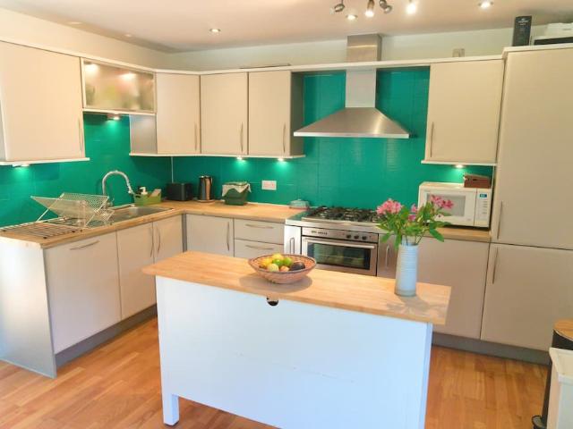 City of Edinburgh, EH6 6NH, United Kingdom | 2 bed apartment for rent #168026500 | Rentberry