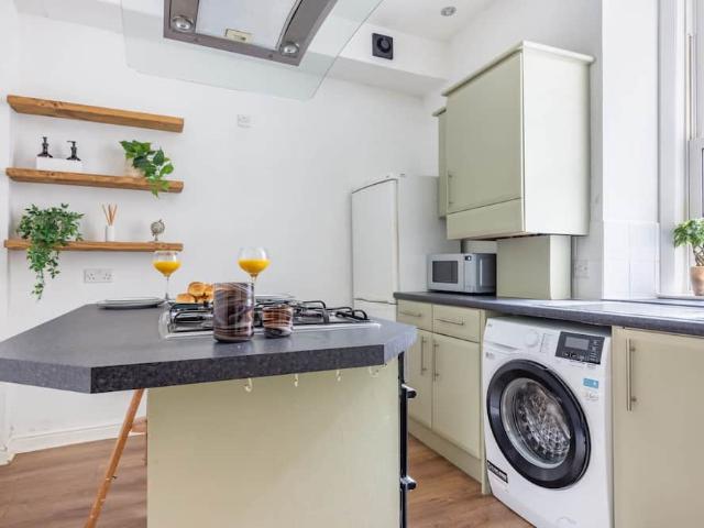 City of Edinburgh, EH6 6AA, United Kingdom | 2 bed apartment for rent #176014183 | Rentberry