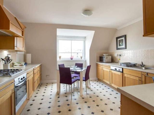 City of Edinburgh, EH7 4NJ, United Kingdom | 3 bed apartment for rent #97865932 | Rentberry