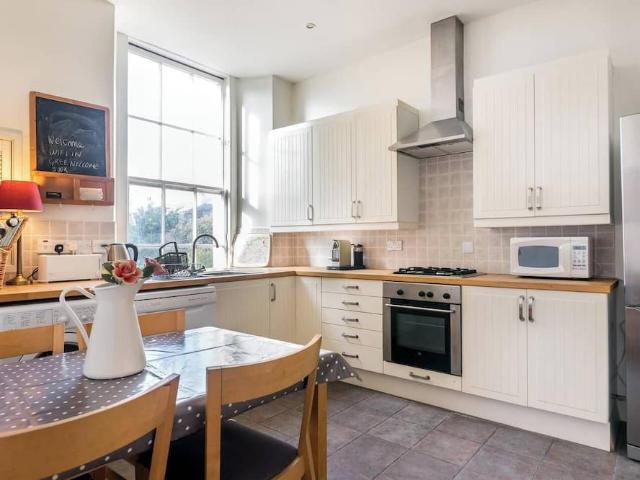 City of Edinburgh, EH7 4HU, United Kingdom | Studio townhouse for rent #97900999 | Rentberry