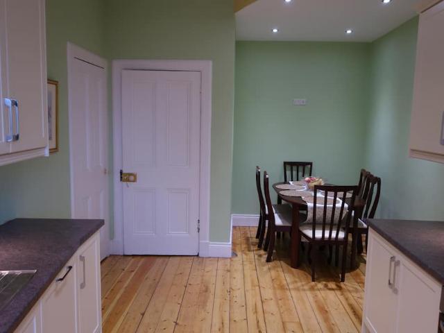 City of Edinburgh, EH7 4LT, United Kingdom | 2 bed apartment for rent #98077758 | Rentberry