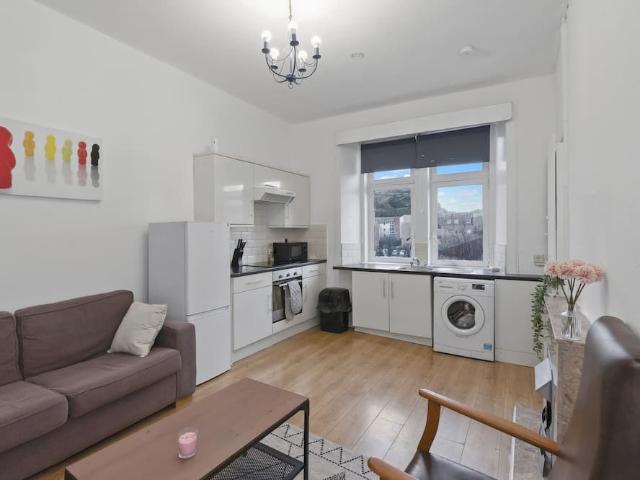City of Edinburgh, EH7 5TR, United Kingdom | 2 bed apartment for rent #166237261 | Rentberry