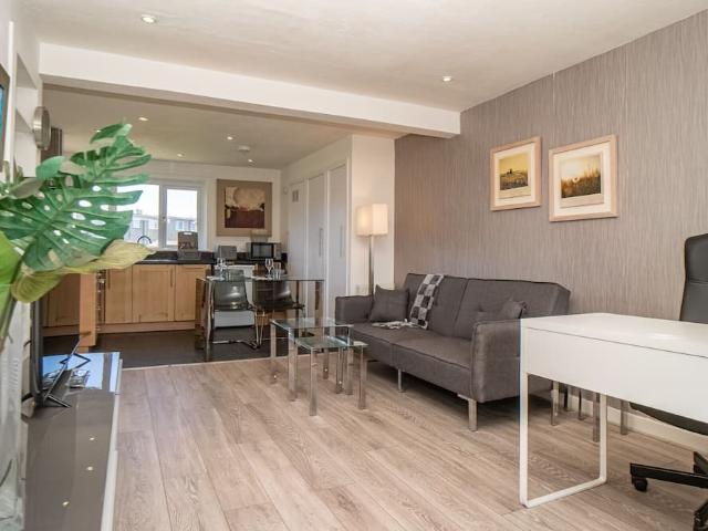 City of Edinburgh, EH8 7RJ, United Kingdom | 1 bed apartment for rent #165034848 | Rentberry