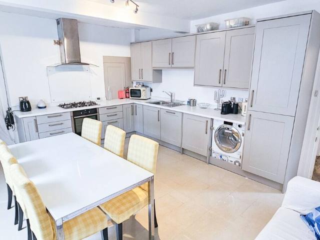 City of Edinburgh, EH8 8BR, United Kingdom | 4 bed house for rent #128025140 | Rentberry