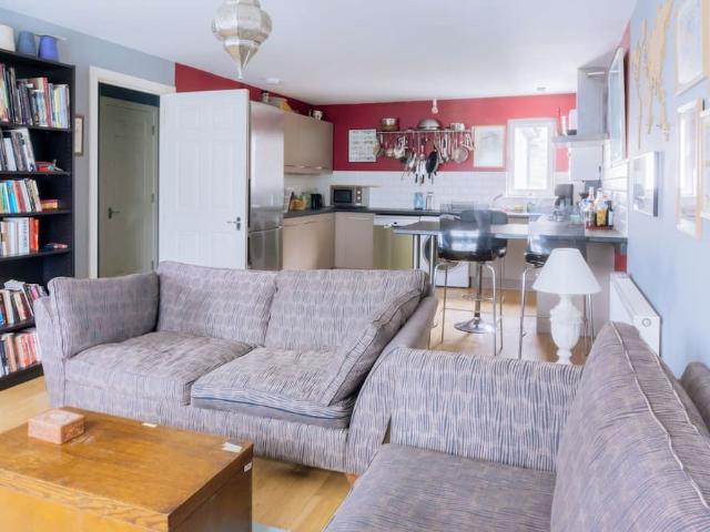 City of Edinburgh, EH8 8HY, United Kingdom | 3 bed condo for rent #96732165 | Rentberry