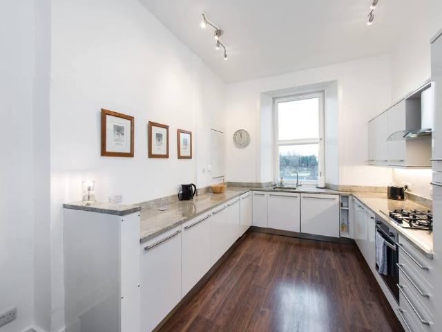 City of Edinburgh, EH8 8JB, United Kingdom | 2 bed apartment for rent #97078572 | Rentberry