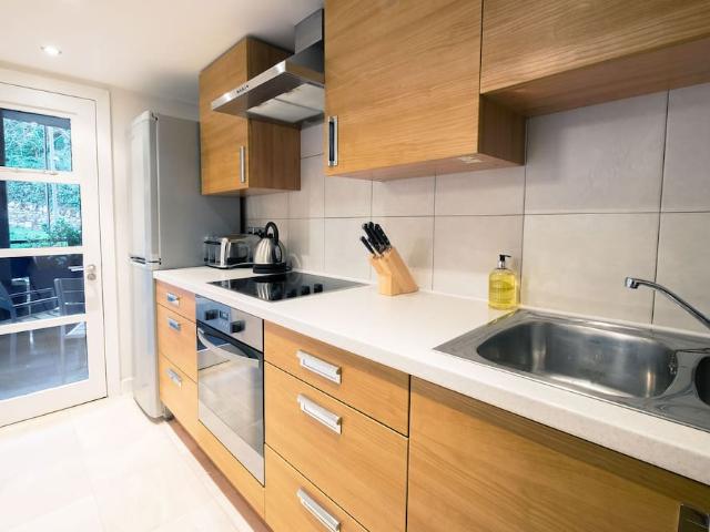 City of Edinburgh, EH8 8JQ, United Kingdom | 3 bed apartment for rent #160259032 | Rentberry