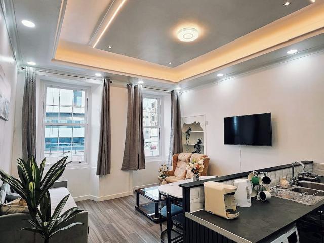 City of Edinburgh, EH8 9AY, United Kingdom | 3 bed apartment for rent #150252980 | Rentberry