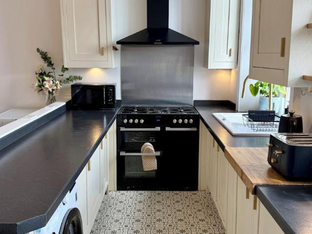City of Edinburgh, EH8 9BL, United Kingdom | 4 bed apartment for rent #171150016 | Rentberry