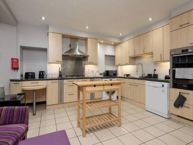 City of Edinburgh, EH8 9DR, United Kingdom | 5 bed apartment for rent #165288985 | Rentberry