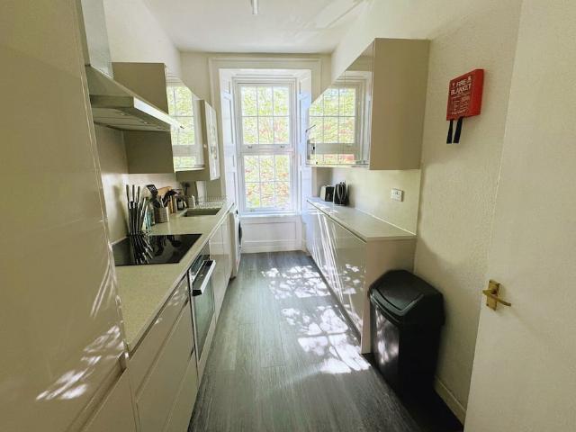 City of Edinburgh, EH8 9EY, United Kingdom | 4 bed apartment for rent #147364421 | Rentberry