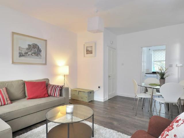 City of Edinburgh, EH8 9SS, United Kingdom | 2 bed apartment for rent #95840150 | Rentberry