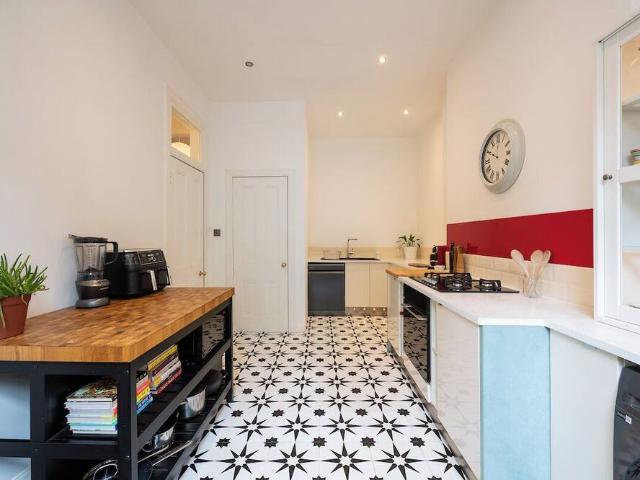 City of Edinburgh, EH9 1HY, United Kingdom | 2 bed apartment for rent #165036658 | Rentberry