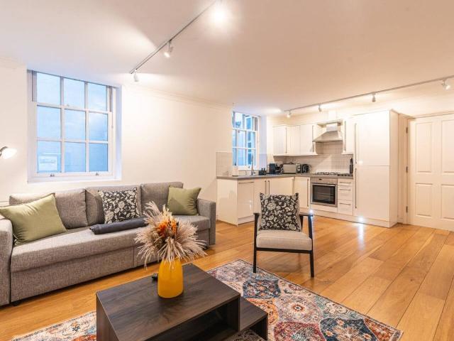 City Of London EC4R, 1 bed flat to rent, £5,005 pcm | PrimeLocation