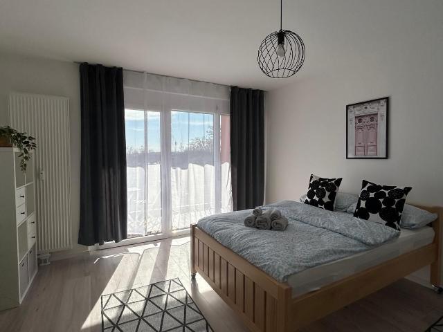 City Apartment: Balcony, Parking & Washing Machine