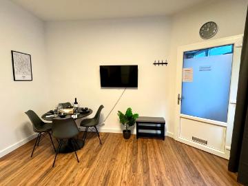 City Apartment: Short distances to Trade Fair & Lanxess Arena, Koln Amsterdam Apartments for Rent