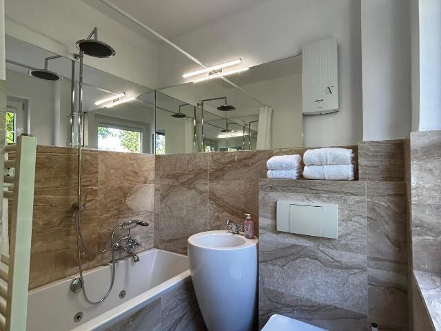 City Center Apartment with Park View, Koln Amsterdam Apartments for Rent