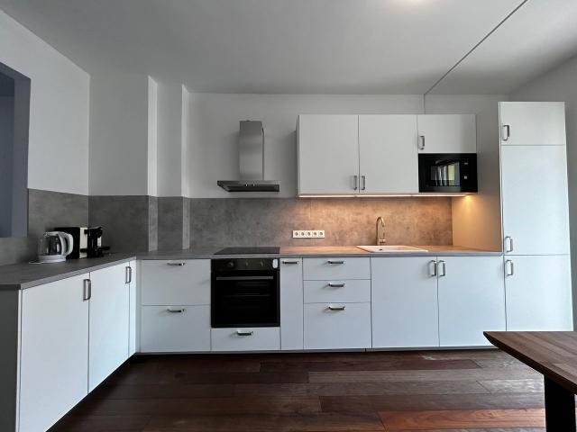 City Center Apartment with Park View, Koln Amsterdam Apartments for Rent