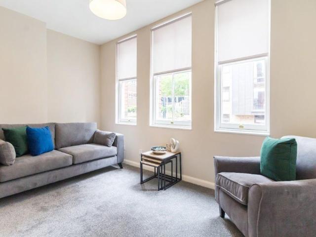 City Centre 157 Derby Street. 1 bed flat to rent £950 pcm £219 pw