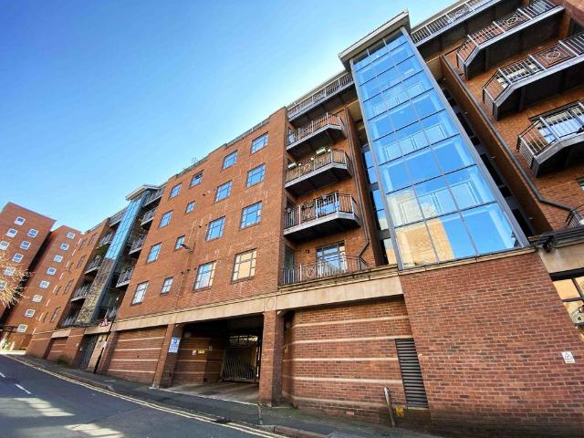 City Centre The Needleworks 1 bed flat to rent £875 pcm £202 pw