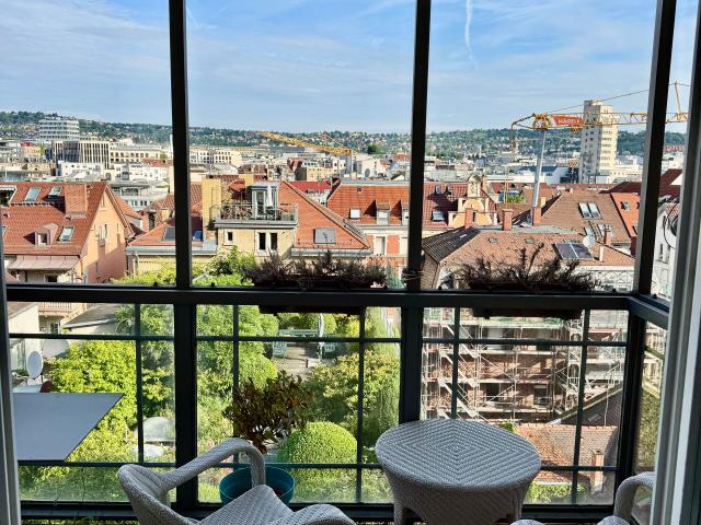 City centre &view! 100m2 for up to 2 people. All within walking distance. Parking, elevator, has it all