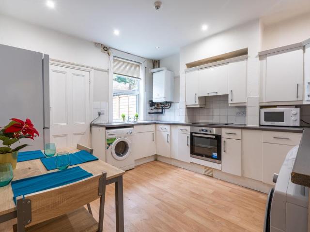 West parade, Lincoln, LN1 1JX 3 bed terraced house to rent £1,400 pcm £323 pw