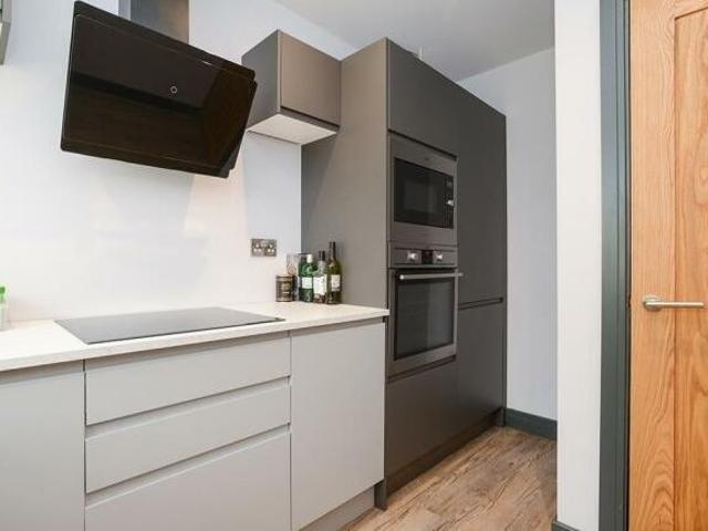 CITY CENTRE APARTMENT AVAILABLE JUNE 2026/2027 Spacious 1 bedroom apartment at only £1100 INCLUSIVE of Electric, Water and the Internet, subject to fair usage. Mulberry Lane Estates and Lettings are proud to bring this 1 double bedroom apartment to the