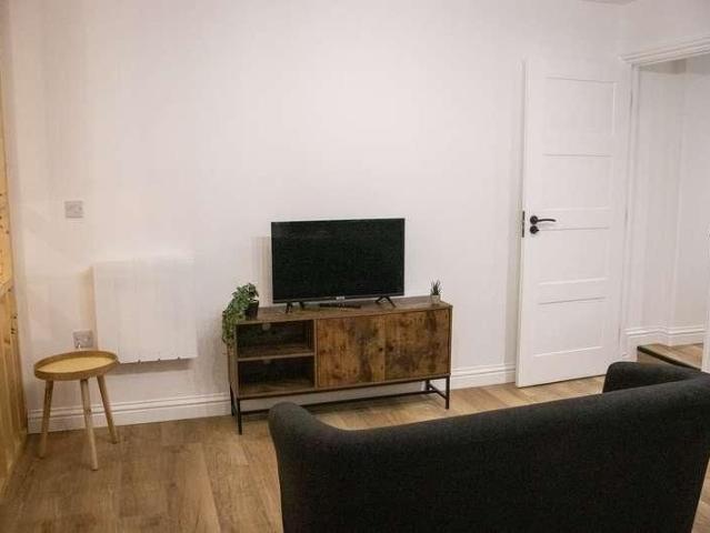 City Centre / Bed Flat / Aug, LN2