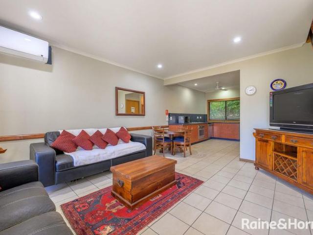 CITY CENTRE EXECUTIVE APARTMENTS WITH WATER VIEWS!