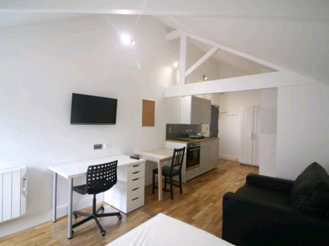 City Centre Studio Flat 1st October Bills inclu