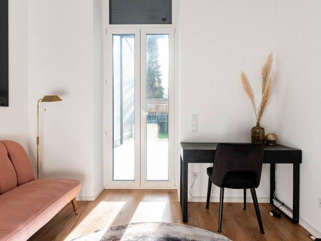 City Chic: New Flat with Terrace and high ceilings, Dusseldorf Amsterdam Apartments for Rent
